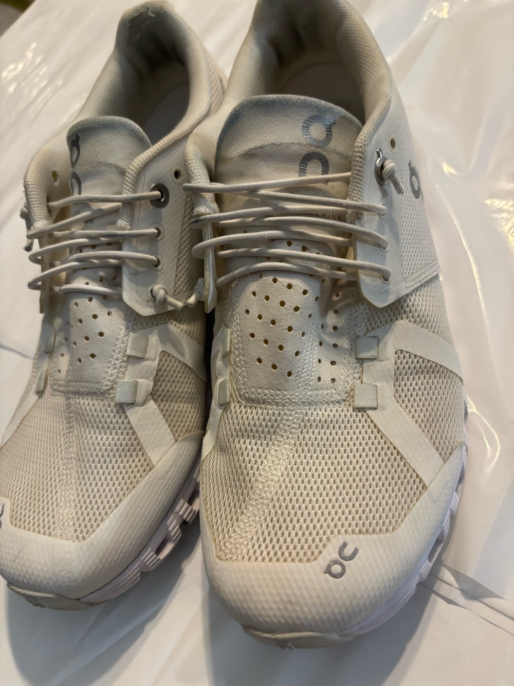 On cloud running W shoes
    W 8